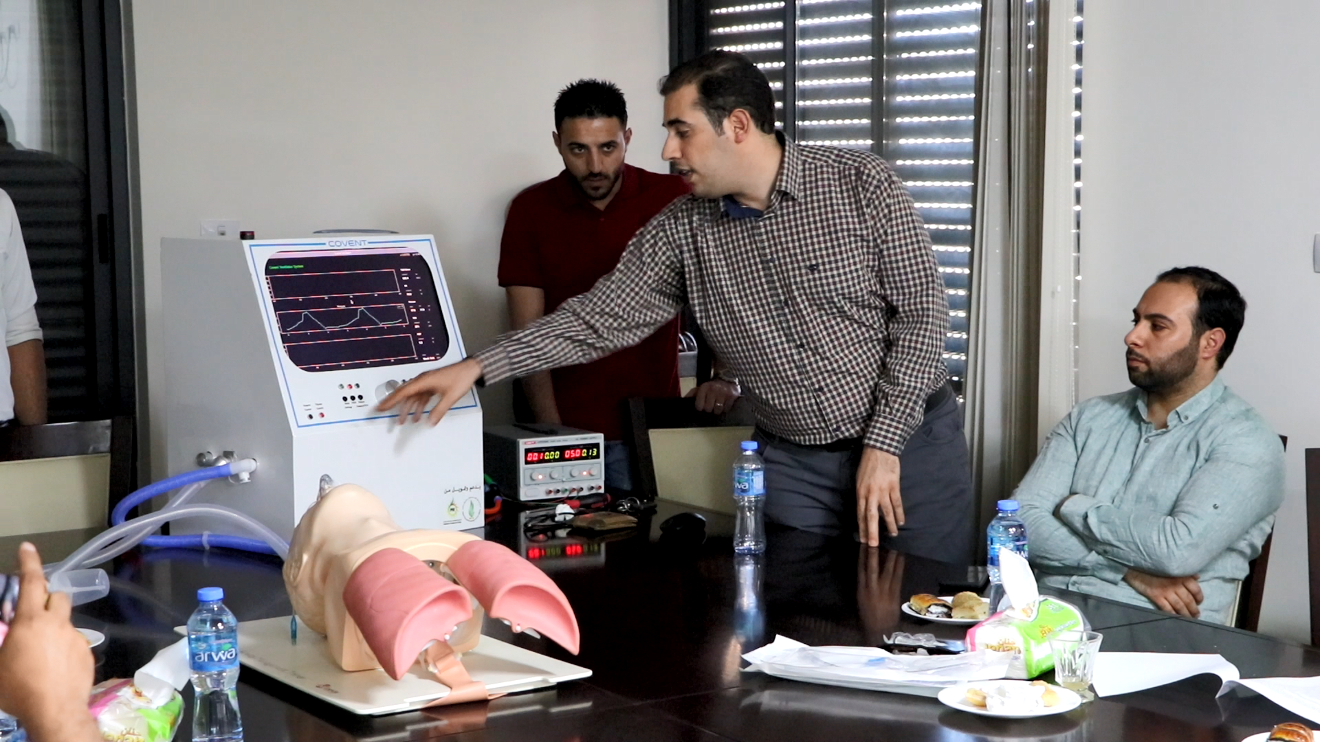 المجلس الأعلى للإبداع والتميز والحاضنة الفلسطينية للطاقة وبالتعاون مع الجامعة العربية الأمريكية يدعمان مشروع جهاز التنفس الاصطناعي COVENT