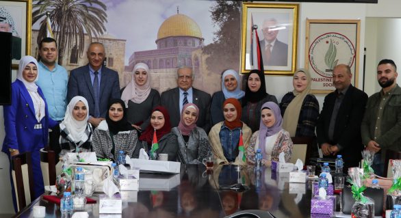 المجلس يكرّم طالبات جامعة القدس المفتوحة المتطوعات لديه